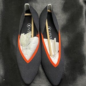 VIVAIA Women's Black and Orange Loafers